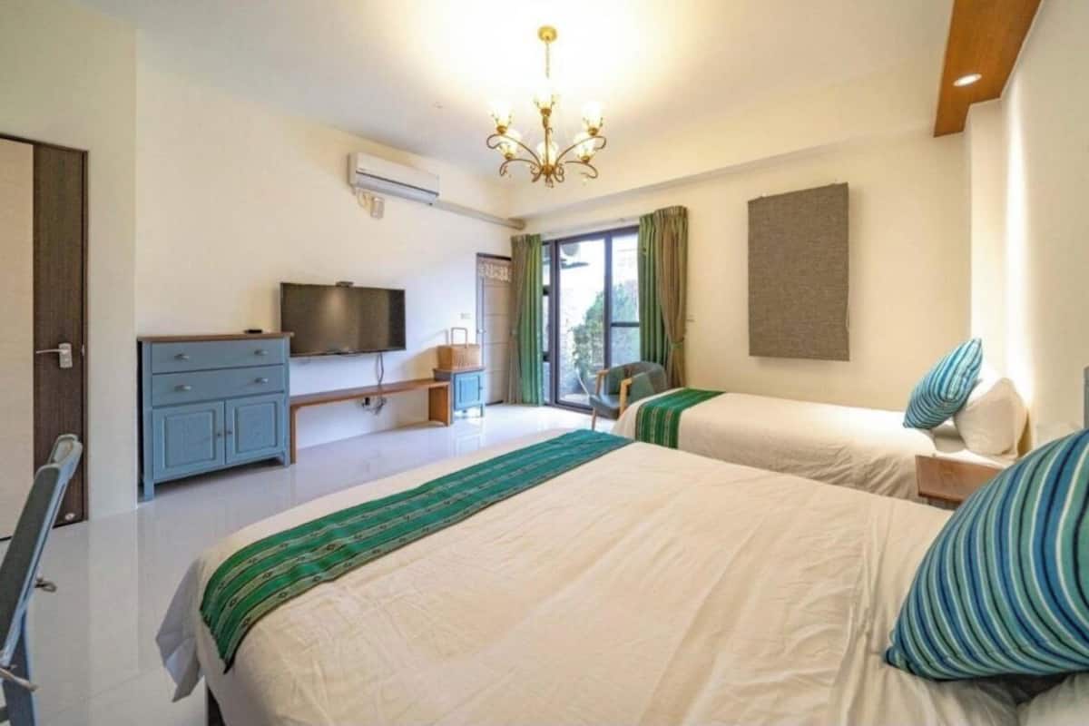 Deluxe Triple Room, 1 Bedroom, Balcony, City View | Premium bedding, individually decorated, individually furnished, desk