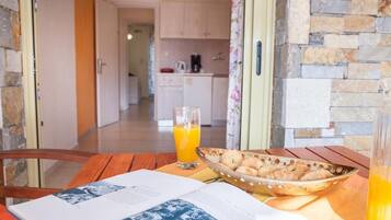 2 bedrooms, in-room safe, soundproofing, free WiFi