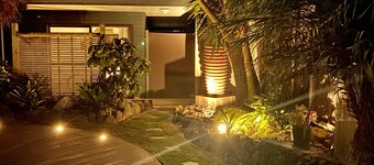 Das Luxus-Spa-Studio liegt nur einen kurzen Spaziergang vom Strand, dem Café und dem Golfplatz entfernt