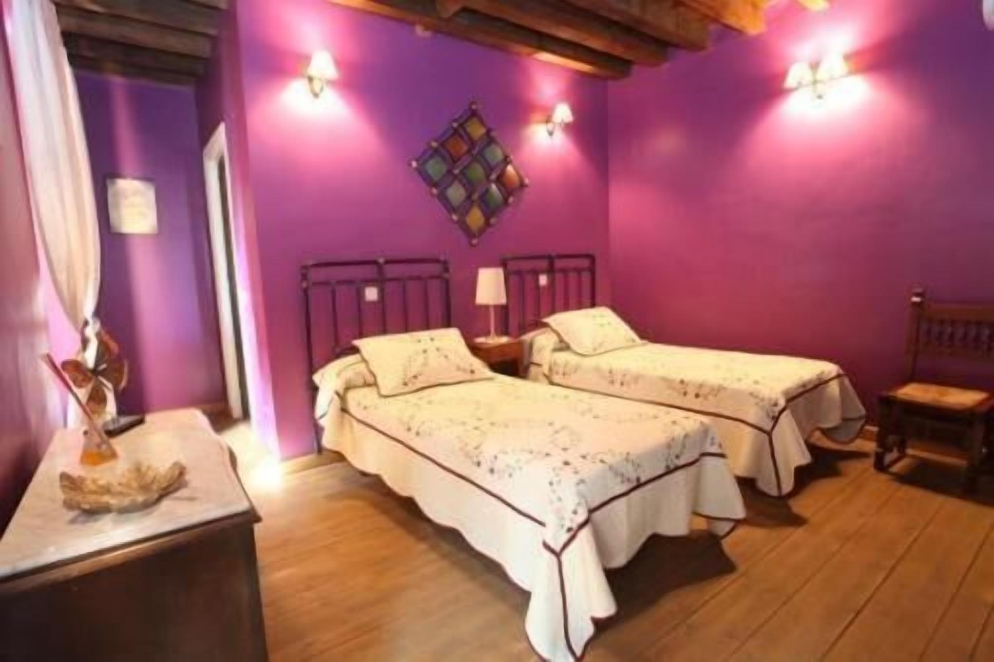 Een minibar, individueel gedecoreerd, individueel gemeubileerd