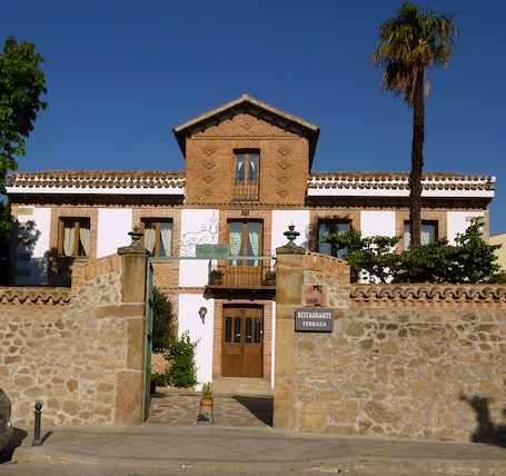Exterior. Posada de Villa Maria