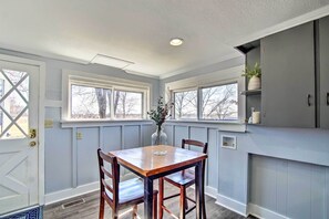 Dining - Quiet Family Home - 12 Miles to Pomona State Park! (Osage City)