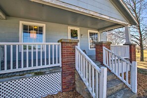 Exterior - Quiet Family Home - 12 Miles to Pomona State Park! (Osage City)