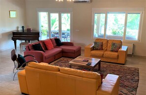 Televisie, boeken en een stereo