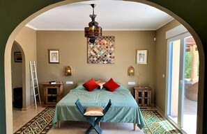 5 chambres, fer et planche à repasser, Wi-Fi, draps fournis