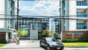 A modern building with a sign reading "The SeacrazE Huainan". - SEACRAZE D709 - 2 Bedroom - Near Beach (Hua Hin)