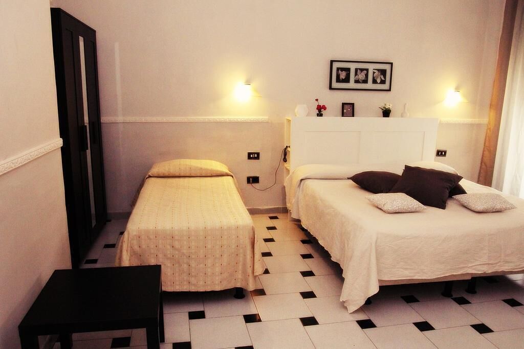 triple room | individually decorated, desk, free wifi