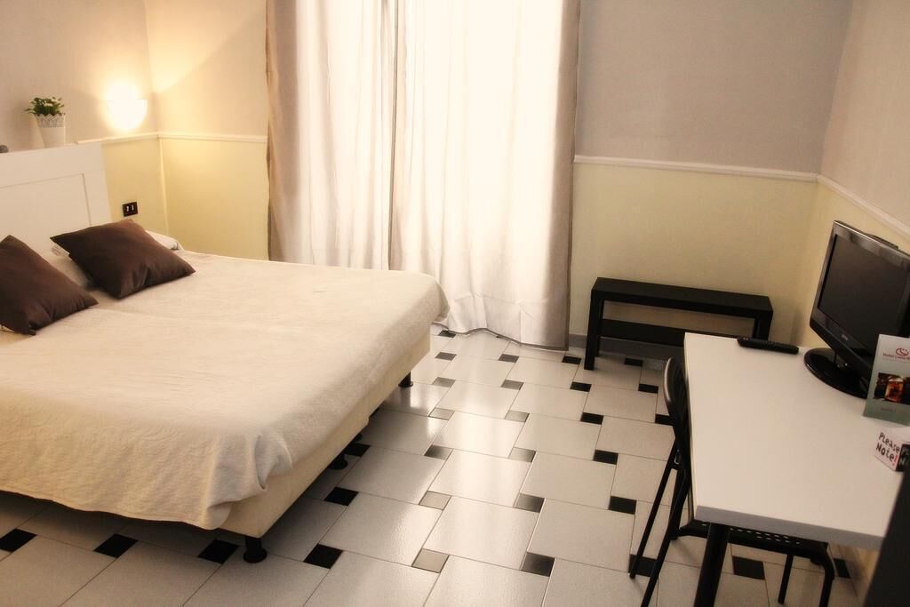 individually decorated, desk, free wifi