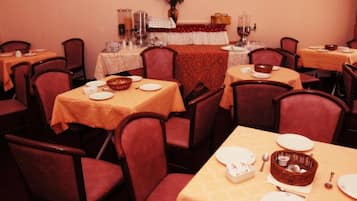 Daily buffet breakfast (EUR 5 per person)