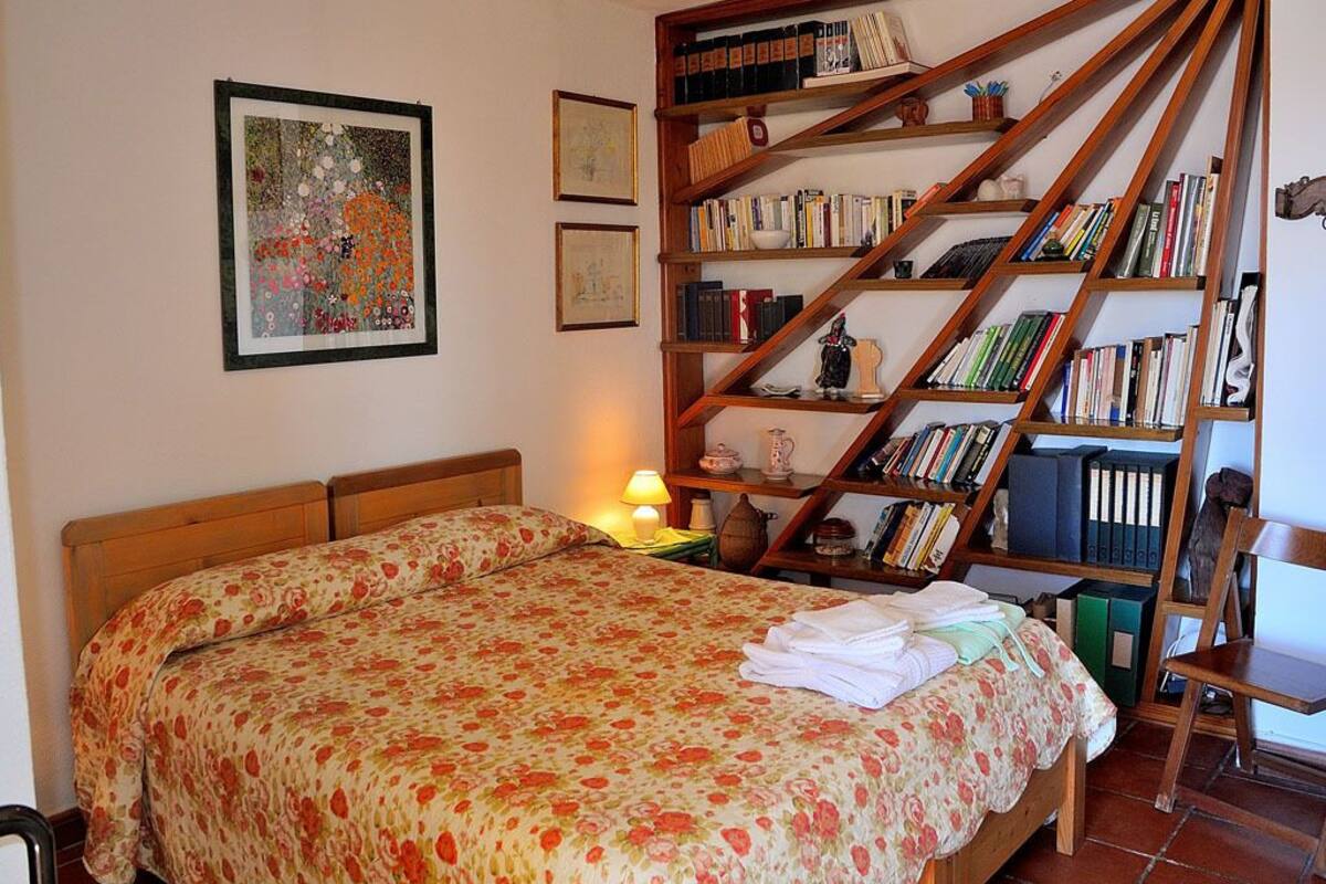 Individually decorated, desk, soundproofing, cots/infant beds