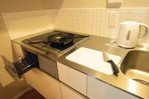 อพาร์ทเมนท์ | ครัวขนาดเล็กส่วนตัว | ตู้เย็น, ไมโครเวฟ, กาต้มน้ำไฟฟ้า, เครื่องครัว/จาน/ช้อนส้อม