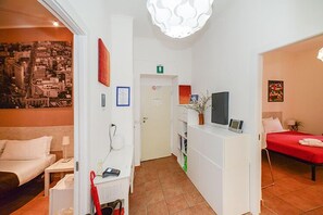 Shower, bidet, towels - B&B Be First (Rome)