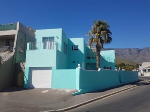 Exterior - The Mountains (Cape Town)
