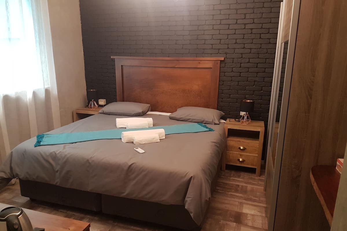 Kamer, 1 twee- of 2 eenpersoonsbedden (Camera 2 pt DS) | Donzen dekbedden, een kluis op de kamer, een laptopwerkplek