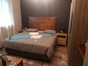 Double or Twin Room (Camera 2 pt DS) | Down comforters, in-room safe, laptop workspace, iron/ironing board - The Mountains (Cape Town)