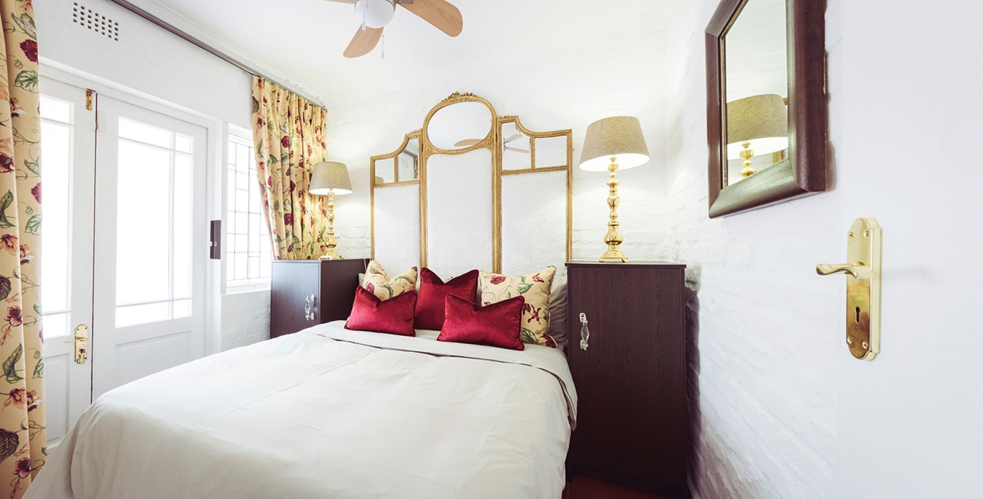 2 bedrooms, desk, iron/ironing board, WiFi