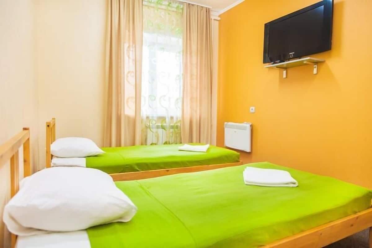 Standard Twin Room | Desk, soundproofing, free WiFi, bed sheets