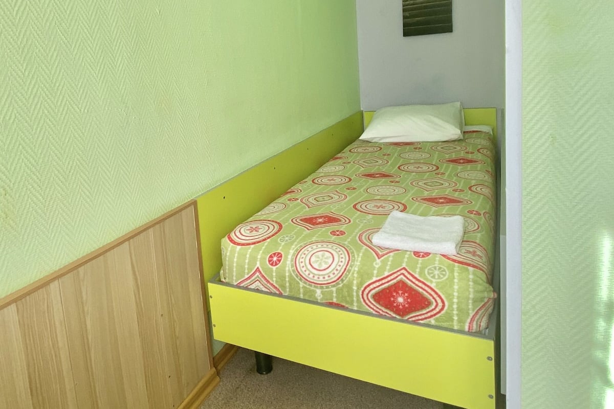 Economy Single Room | Desk, soundproofing, free WiFi, bed sheets