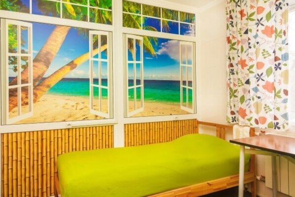 Kahden hengen economy-huone (yksi tai kaksi sänkyä) | Työpöytä, äänieristys, ilmainen Wi-Fi, vuodevaatteet