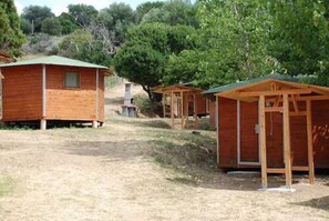 Cabaña, baño compartido (Mini Chalet) | Decoración personalizada y muebles diferentes