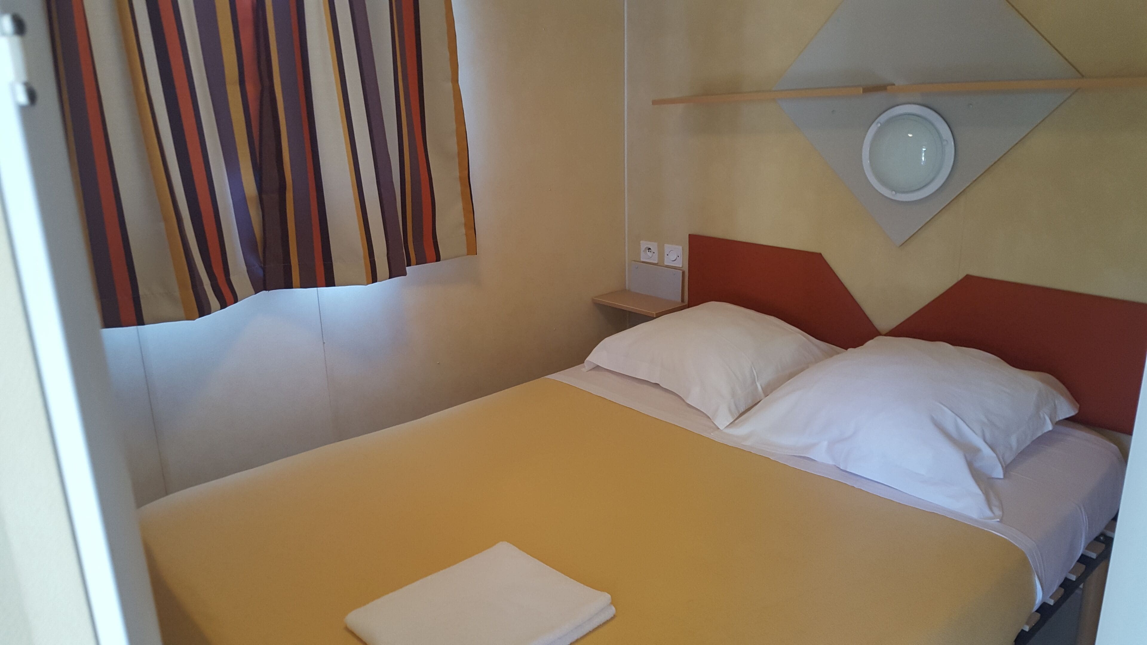 Mobile Home (Mercure) | Individually decorated, individually furnished, iron/ironing board