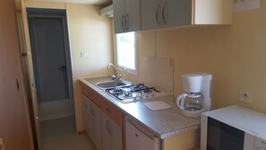 Mobile Home (Mercure) | Bathroom | Hair dryer, towels