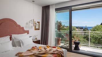 Deluxe Apartment | 3 bedrooms, premium bedding, down comforters, pillowtop beds