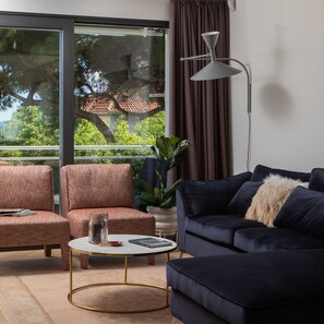 Deluxe Apartment | Living area | 1208-cm flat-screen TV with satellite channels, TV - Residence by Splendida Palace (Split)