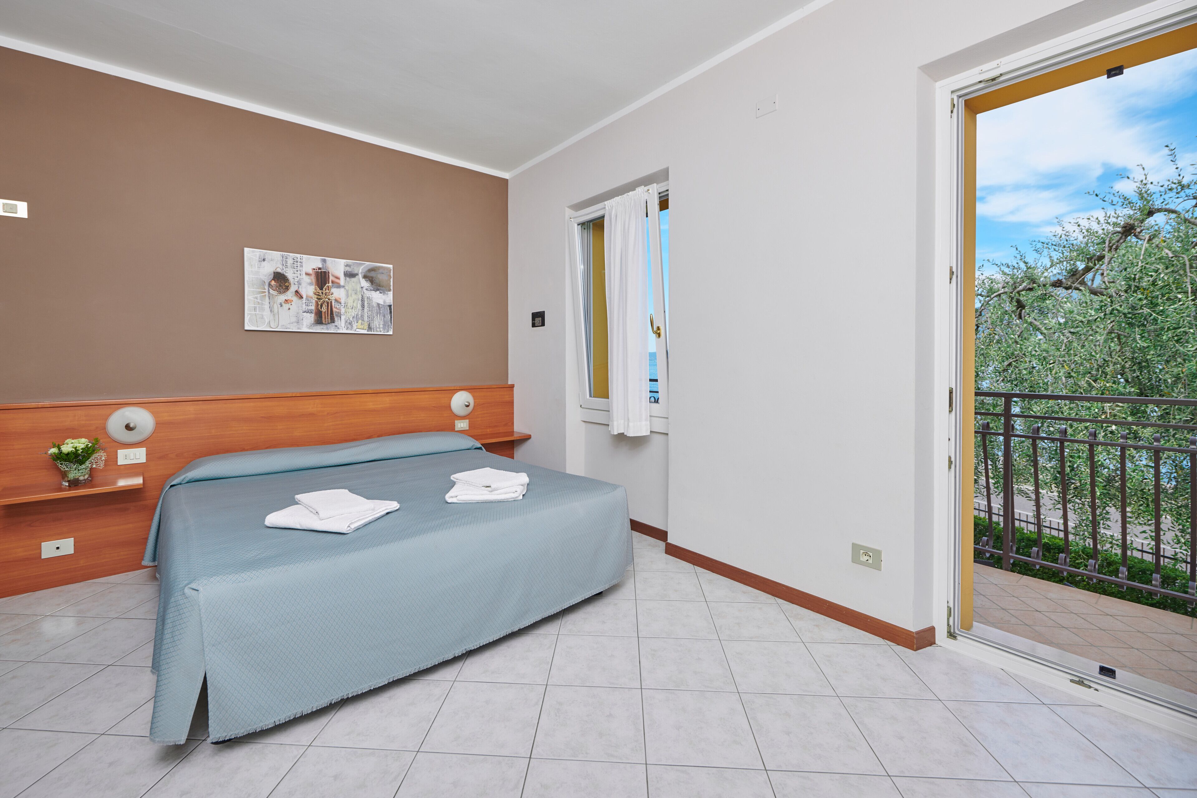 1 bedroom, in-room safe, desk, soundproofing