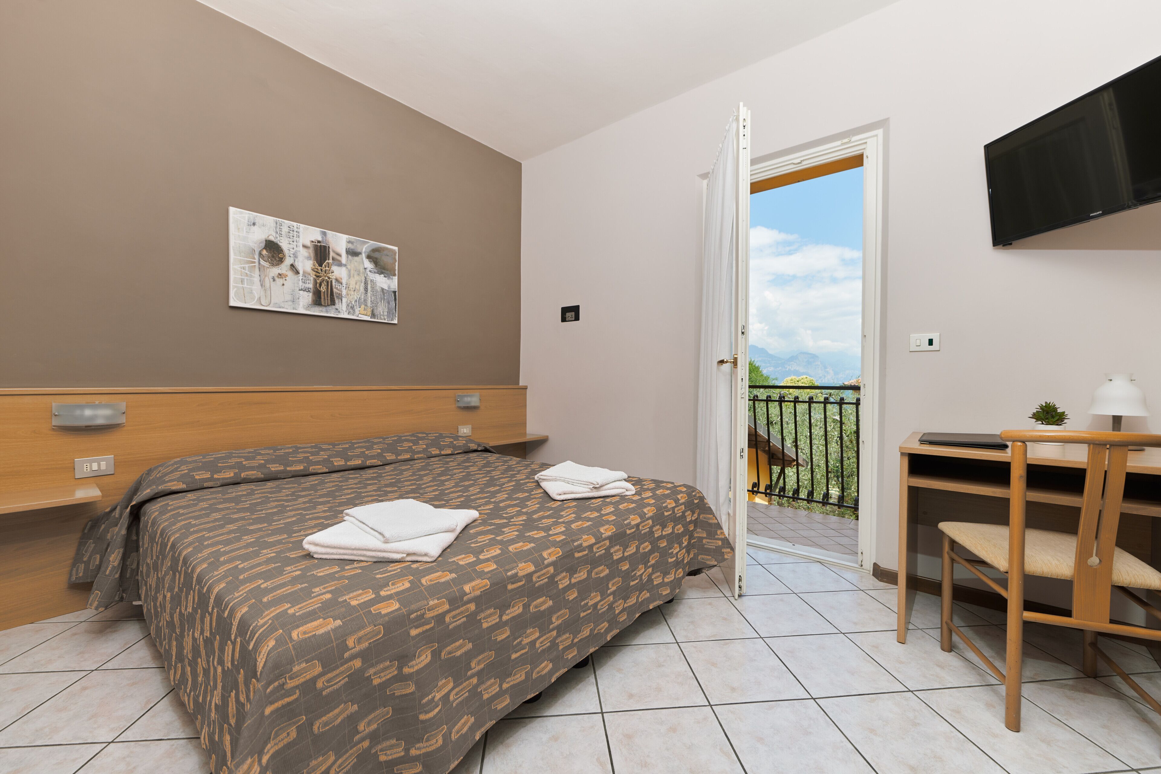 1 bedroom, in-room safe, desk, soundproofing