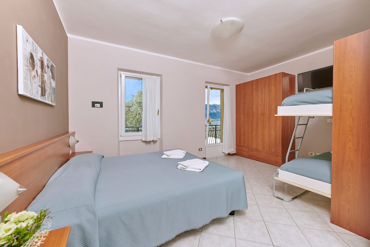 1 bedroom, in-room safe, desk, soundproofing