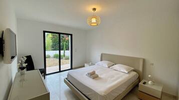 4 chambres, coffres-forts dans les chambres, bureau