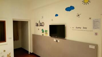 Blackout curtains, free WiFi, bed sheets