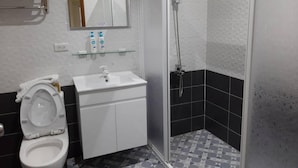 A bathroom with a toilet, sink, and shower. - Fu Xing Homestay (Magong)