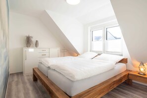 3 bedrooms, travel cot, WiFi