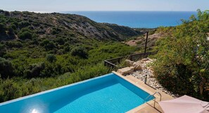 A swimming pool with a view of the sea and hills. - Villa TD02 TV - Arethusa (Kouklia)