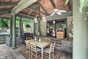 Outdoor dining - The White Elephant Inn Getaway w/ Pool & Hot Tub! (Earlysville)