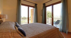 Villa | 3 bedrooms, desk, iron/ironing board, cribs/infant beds