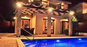 Front of property – evening/night - Villa HG12 - Athina (Chlorakas)