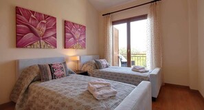 Villa | 3 bedrooms, desk, iron/ironing board, cots/infant beds - Villa HG12 - Athina (Chlorakas)