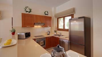 Villa | Private kitchen | Full-sized fridge, microwave, oven, stovetop