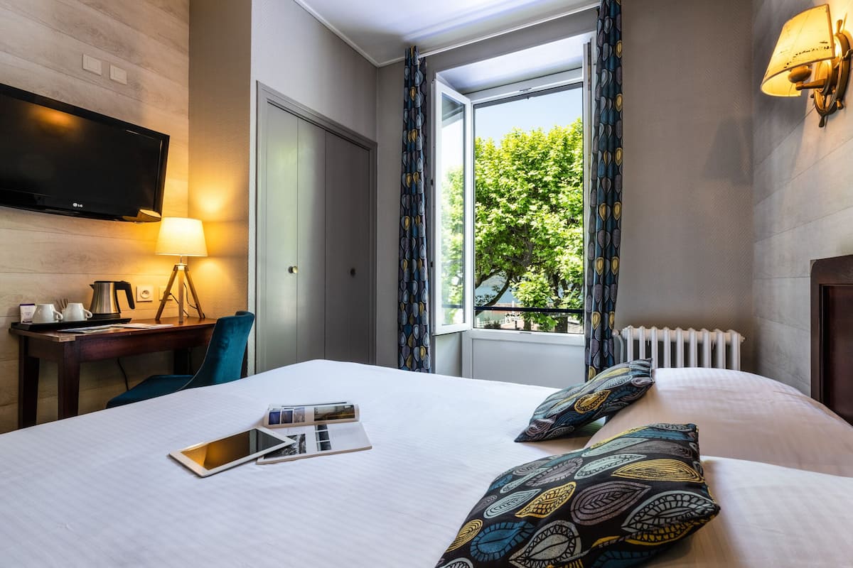 Standard-Doppelzimmer | Hochwertige Bettwaren, Schreibtisch, Bügeleisen/Bügelbrett