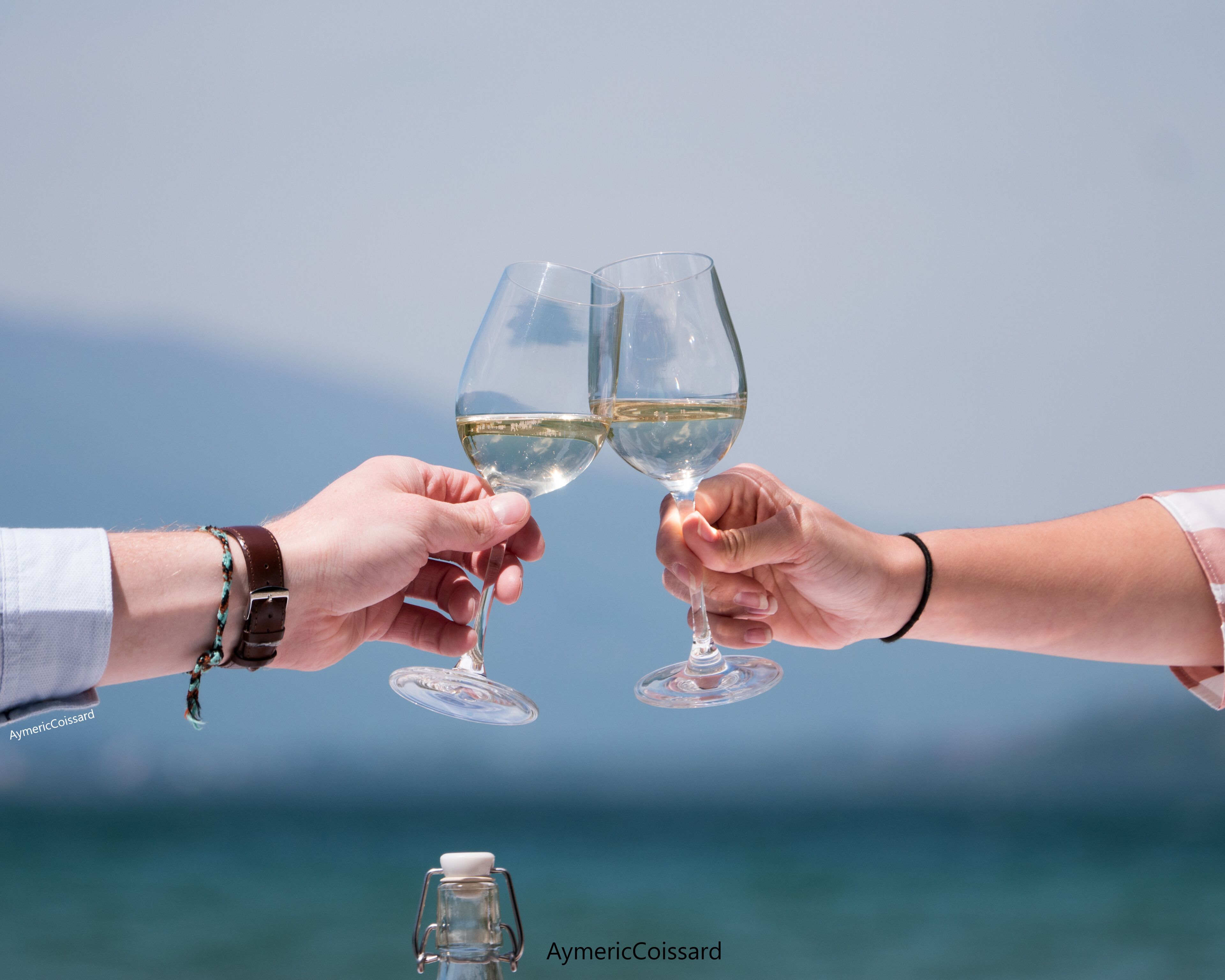 2 restaurants, lunch, dinner served; seafood