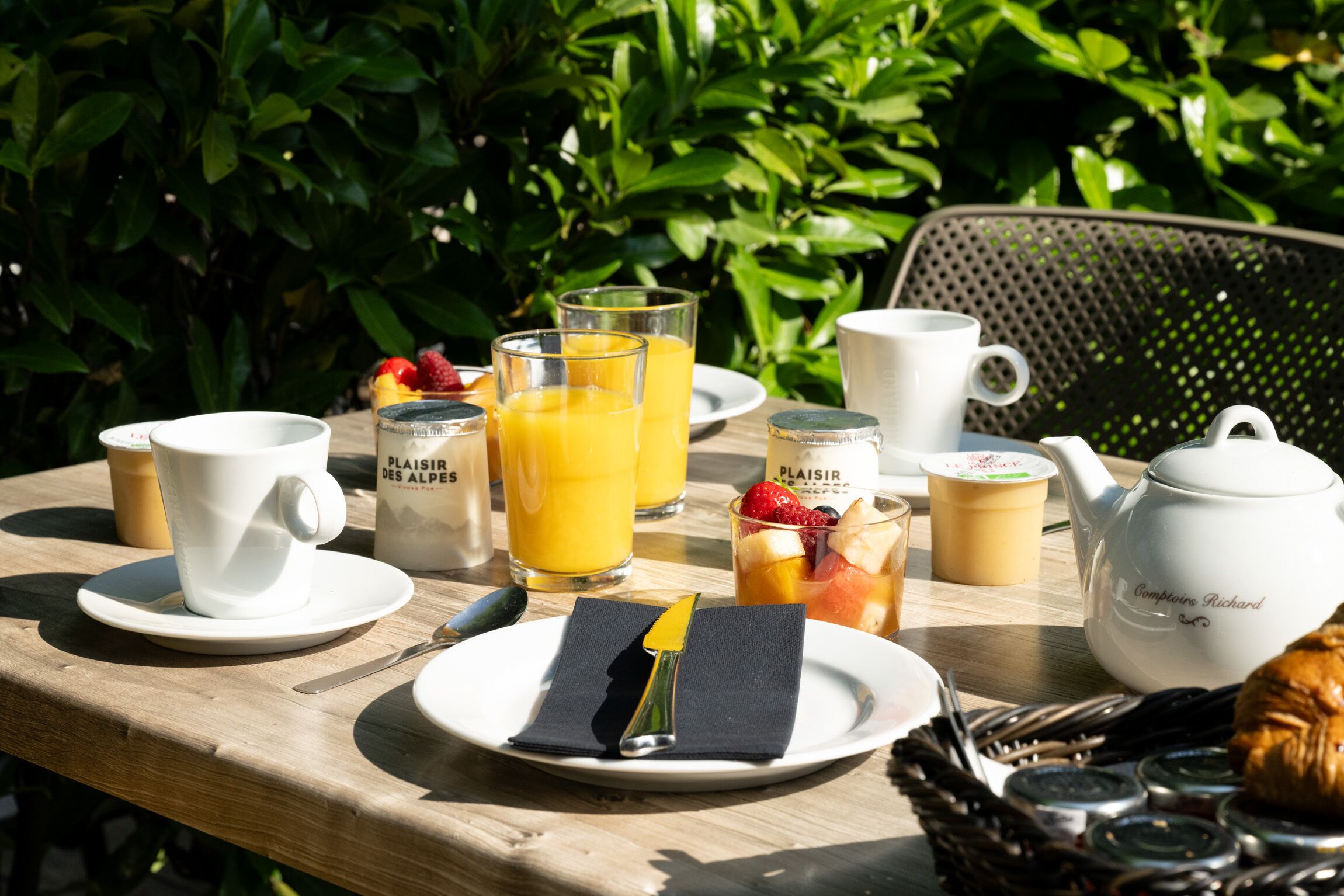 daily continental breakfast (eur 12 per person)