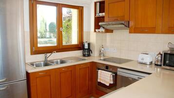 Villa, 3 Bedrooms, Private Pool | Private kitchen | Full-size fridge, microwave, oven, stovetop