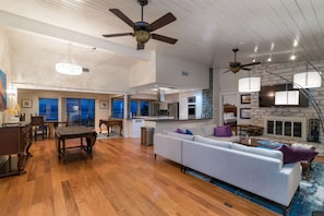 Smart TV, fireplace