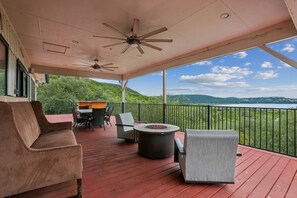 Terrace/patio - Palatial Property Pairs Pool, Pickleball, Piano, Ping Pong, Hot Tub and Panoramic Views (Austin)