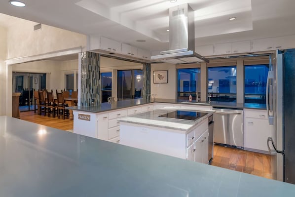 Fridge, microwave, oven, stovetop - Palatial Property Pairs Pool, Pickleball, Piano, Ping Pong, Hot Tub and Panoramic Views (Austin)