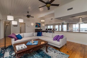 Smart TV, fireplace - Palatial Property Pairs Pool, Pickleball, Piano and Panoramic Views (Austin)