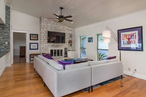 TV, fireplace